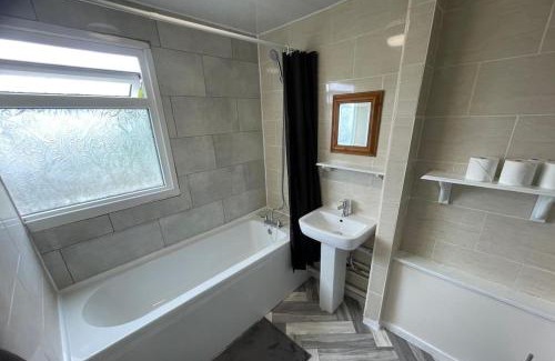 Bletchley Apartment | home in Milton Keynes