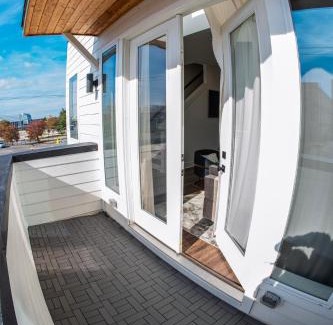 McFerrin Park House | Home in Nashville - Rooftop Decks and Downtown Views