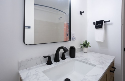 Savannah House | Home in Savannah 3BR/1BA Home Sleeps 6 /Dog Friendly