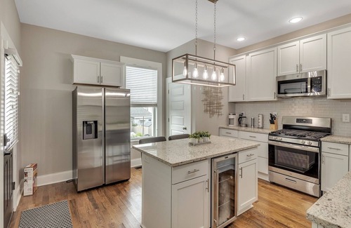 Bellevue House | Home in the Heart of Bellevue! by RedAwning