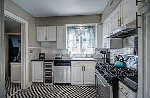 Fondren House | Home in the Heart of Fondren Near Everything