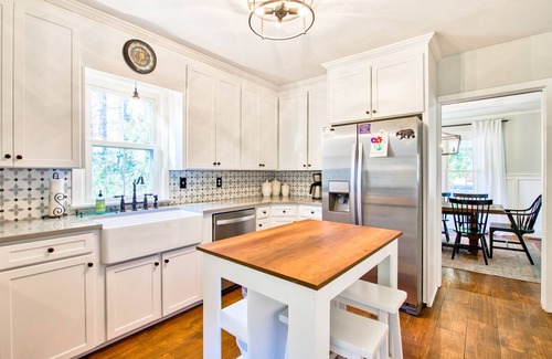 Montreat Cottage | Home in the heart of Montreat with arcade, firepit & washer/dryer - dog-friendly