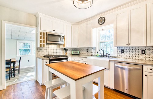 Montreat Cottage | Home in the heart of Montreat with arcade, firepit & washer/dryer - dog-friendly