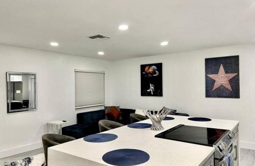 West Palm Beach House | Home in West Palm Beach, FL -Ware