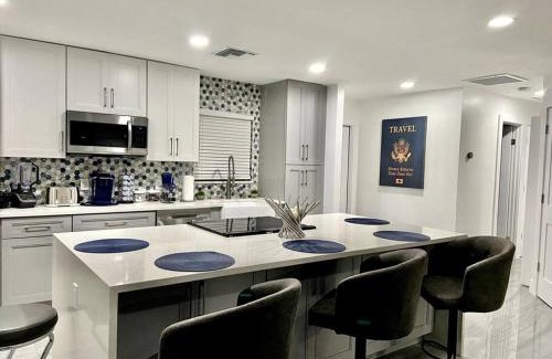 West Palm Beach House | Home in West Palm Beach, FL -Ware