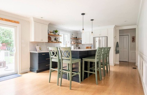 Woburn House | Home in Woburn - Family + Pet Friendly!