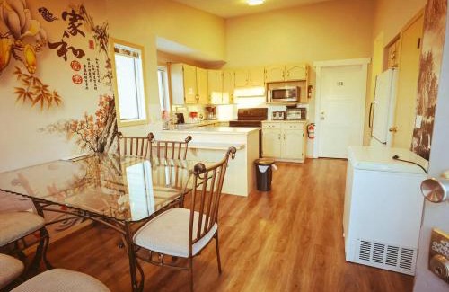 Royal Oak House | Home Inn Calgary Tuscany