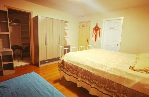 Royal Oak House | Home Inn Calgary Tuscany