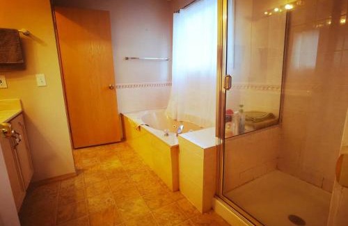 Royal Oak House | Home Inn Calgary Tuscany