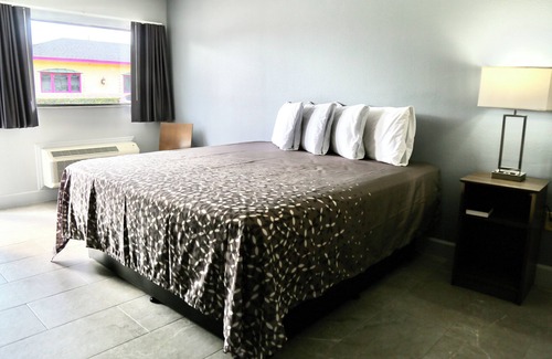 Apopka Hotel | Home Inn & Suites Orlando-Apopka
