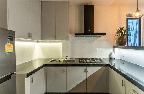 Downtown Siem Reap Apartment | Home-like Stay in Three-Bedroom Suite with shared pool, 2 mins to Pubstreet