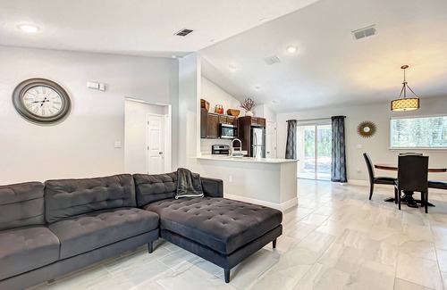 Summerfield House | Home! Minutes from Florida Horse Park, The Villages & Ocala.