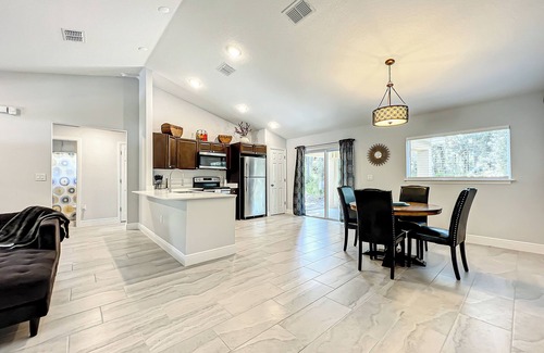 Summerfield House | Home! Minutes from Florida Horse Park, The Villages & Ocala.