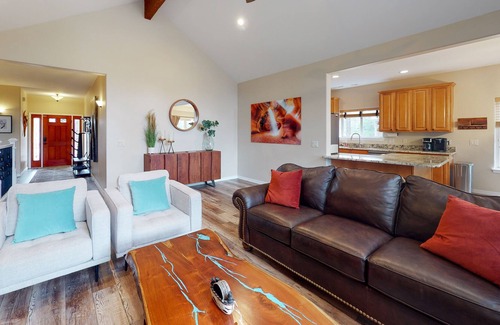 Ponderosa Trails House | Home near downtown with private hot tub, gas fireplace, grill, firepit - Dogs OK