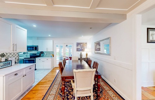 Old Northwood House | Home near the beach with a private pool, BBQ, patio, & AC