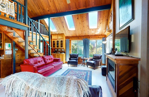 Rockaway Beach House | Home near the ocean with beach access, washer/dryer, decks - two dogs welcome