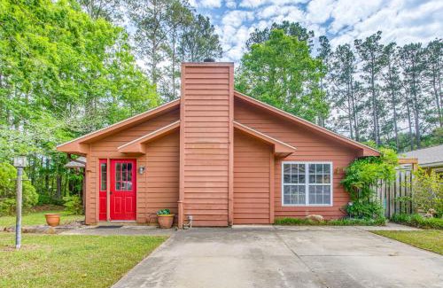 Nixons Crossroads House | Home Office, Deck and Shared Pool Little River Home