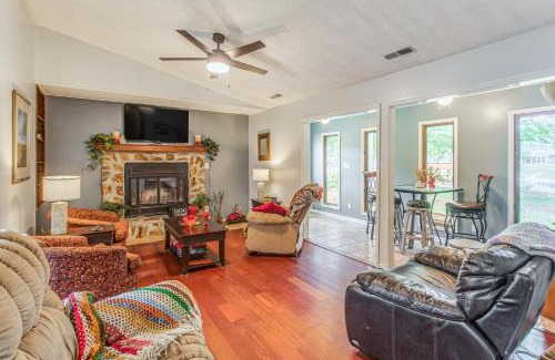 Nixons Crossroads House | Home Office, Deck and Shared Pool Little River Home