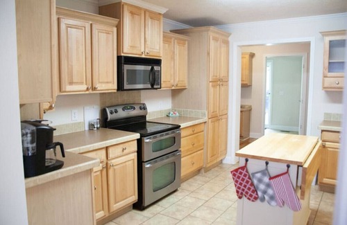 Pikeville House | Home on 30 acres next to State Park