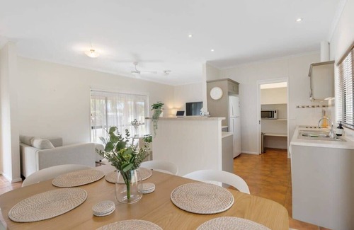 Goolwa Beach House | Home on Haynes-1km from Goolwa Beach & Kuti Shack