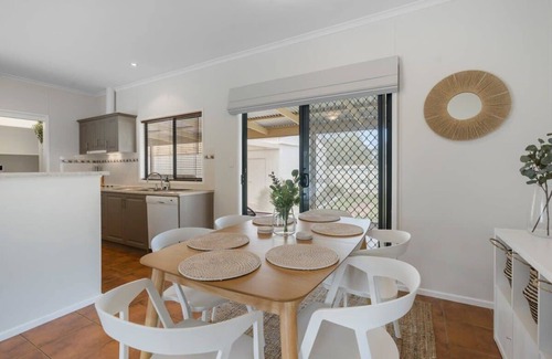 Goolwa Beach House | Home on Haynes-1km from Goolwa Beach & Kuti Shack