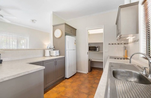 Goolwa Beach House | Home on Haynes-1km from Goolwa Beach & Kuti Shack