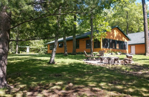 Deerwood House | Home on sunset lake. 3Bed/3Bath.