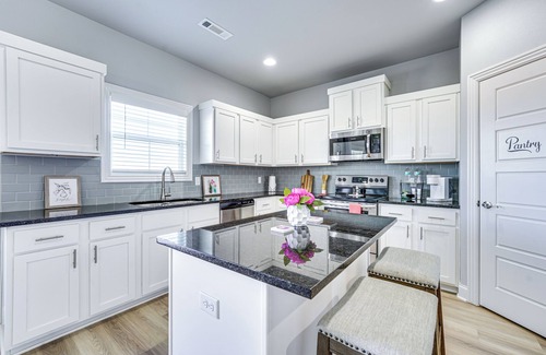 Bentonville House | 'Home on the Hill' 8 Mi to Bentonville City Square