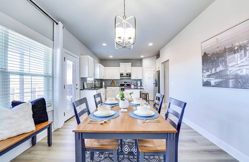 Bentonville House | 'Home on the Hill' 8 Mi to Bentonville City Square