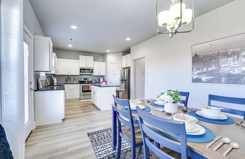 Bentonville House | 'Home on the Hill' 8 Mi to Bentonville City Square