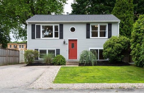 Narragansett House | Home one block to river w/2 FREE PADDLE BOARDS.10% weekly/monthly Discount