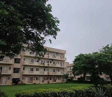Govardhan Apartment | Home Stay with Giriraj View I On Parikrama Marg I 5 mins to ISKCON & Daan Ghati