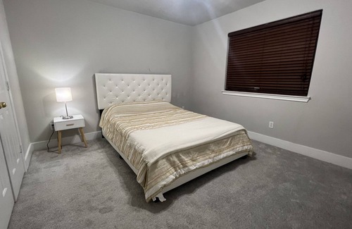 Houston House | Home Sweet Home 3 miles from Hobby Airport