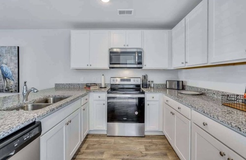 Port Wentworth Condo | Home Sweet Home w/King Bed