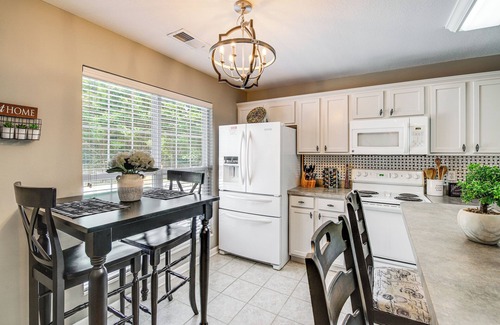 Ashley Oaks House | Home Sweet Home' w/Private Pool + Patio!