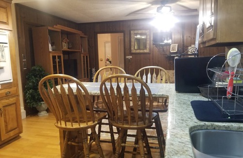 Norcross House | Home Sweet Home.Your Cozy Comfy Hideout-20 Min From DWNTWN