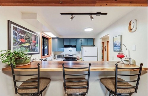 Baring Ski Chalet | Home Sweet Mountains. Cozy chalet with Hot Tub!