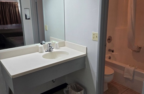 Chalco Hotel | Home-Towne Lodge