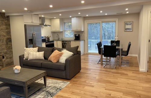 Albrightsville House | Home w/game room hot tub 65" TV Hulu Netflix AC