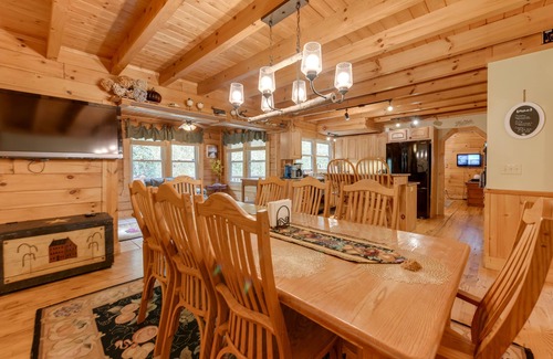 Waynesville Cabin | Home w/Indoor Spa: 8 Mi to Smoky Mtn Nat'l Park!
