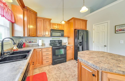 Berry House | Home w/Private Pool - 15 miles to Ark Encounter!