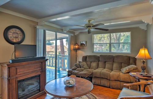 Fedhaven House | Home w/ Screened Porches, Walk to Lake Rosalie!