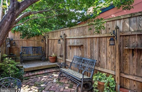 Historic District House | Home with garage parking & EV!Downtown Fleet Street Carriage House