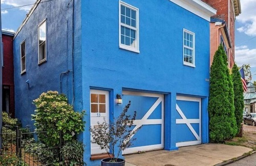 Historic District House | Home with garage parking & EV!Downtown Fleet Street Carriage House