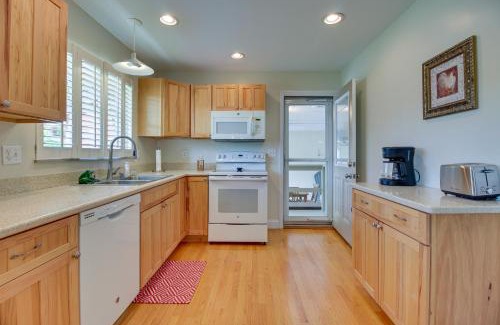 Williamstown House | Home with Hot Tub and Deck about 3 Mi to Ark Encounter!