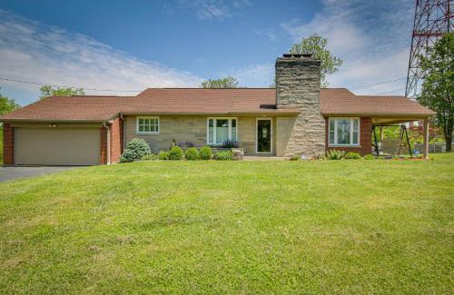Williamstown House | Home with Hot Tub and Deck about 3 Mi to Ark Encounter!