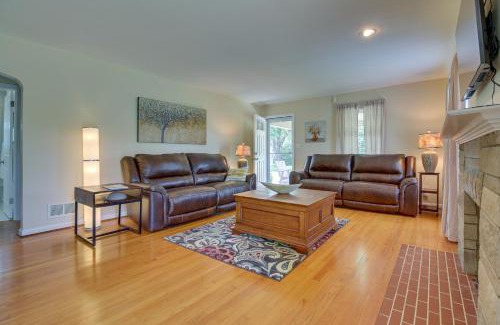 Williamstown House | Home with Hot Tub and Deck about 3 Mi to Ark Encounter!