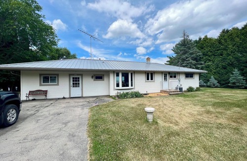 Winneconne House | Home with panoramic lake views of Lake Poygan