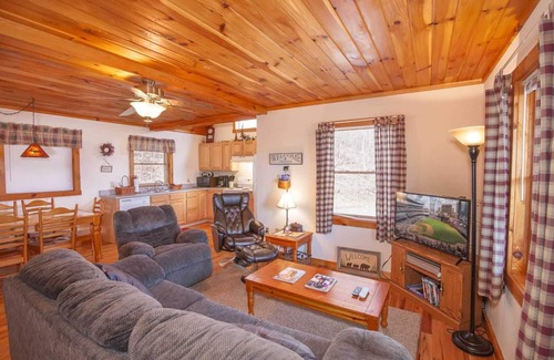 Todd Cottage | Home with Sweeping Views of Appalachian Mountains