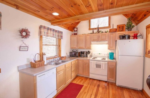 Todd Cottage | Home with Sweeping Views of Appalachian Mountains